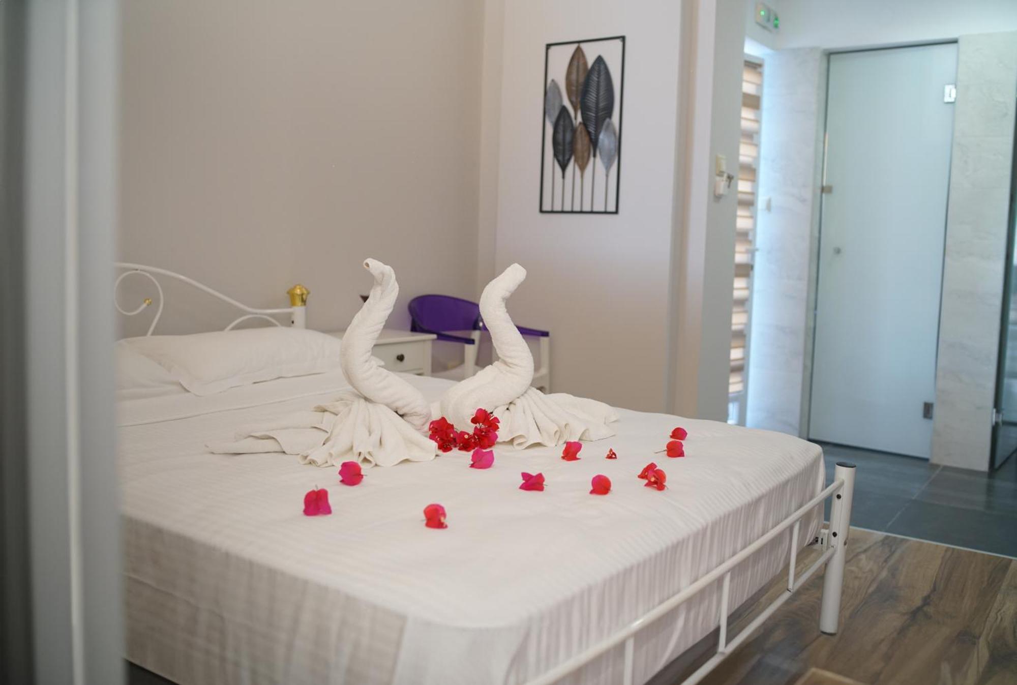 Must Boutique Hotel & Restaurant Kanali  Bagian luar foto